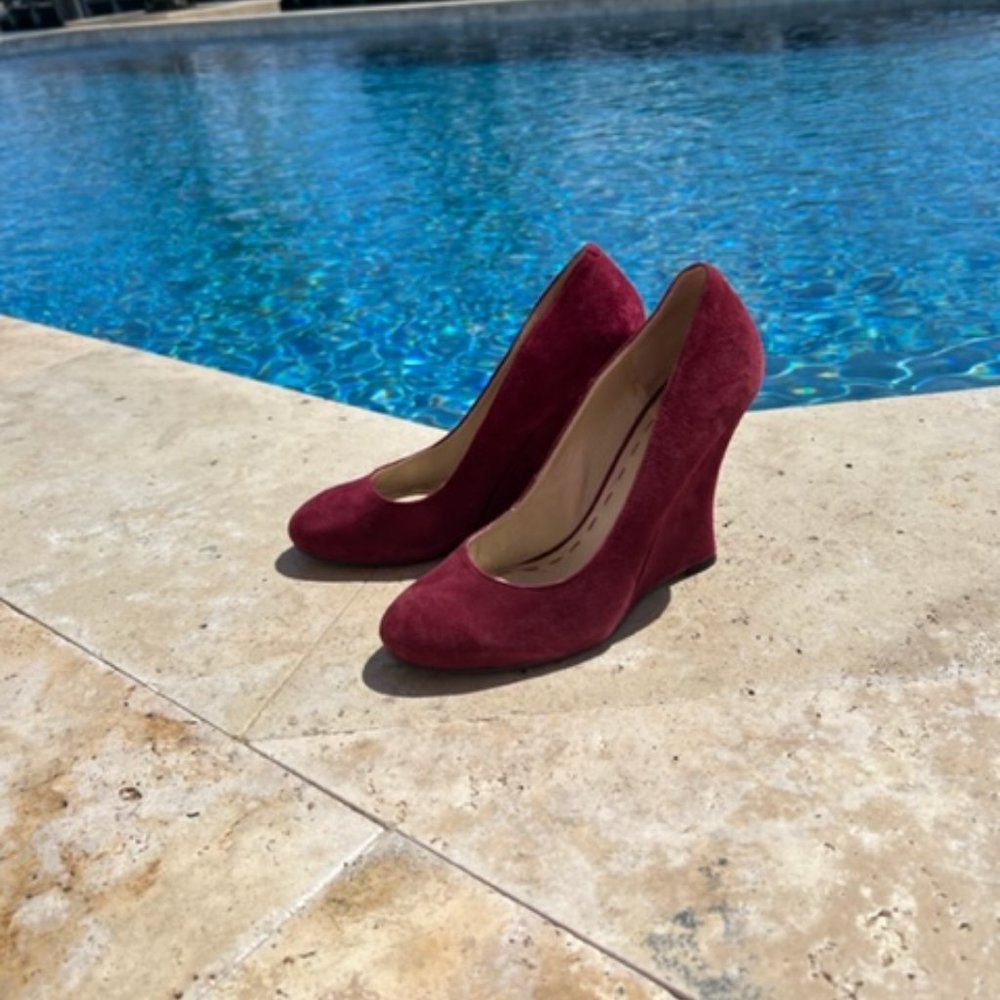 Nine West Suede Pumps Size 7 color cranberry